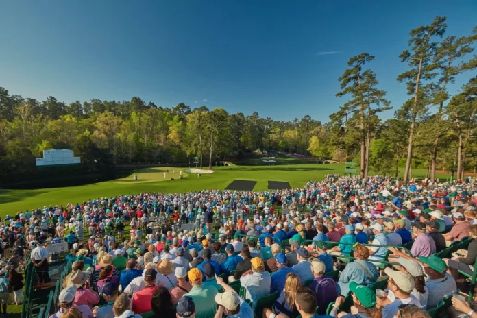 Jugadoras compitiendo en el Augusta National Women’s Amateur, evento destacado del golf femenino.