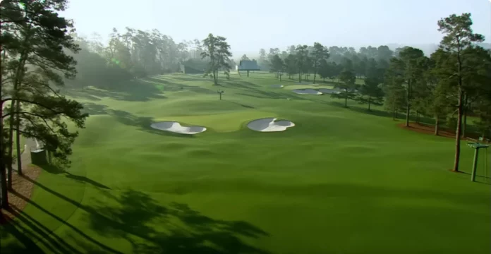 Imagen promocional del Masters de Augusta 2025 tomada del vídeo oficial del torneo, con el campo de Augusta National al fondo.
