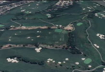 Panorámica de los hoyos centrales del Enhance Anting Golf Club con lagos y vegetación