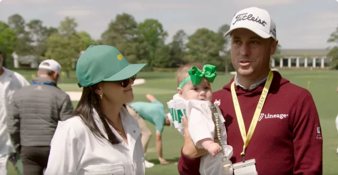 Justin Thomas con su mujer e hija en el Par 3 Contest del Masters 2025
