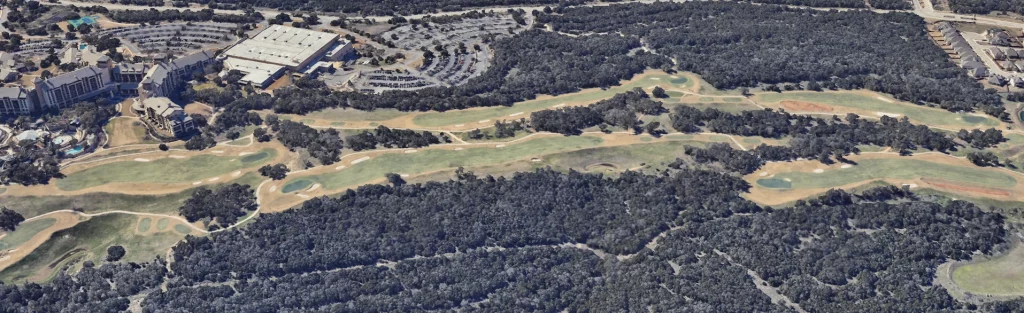Vista aérea del hoyo 16 del AT&T Oaks Course en el TPC San Antonio desde Google Earth