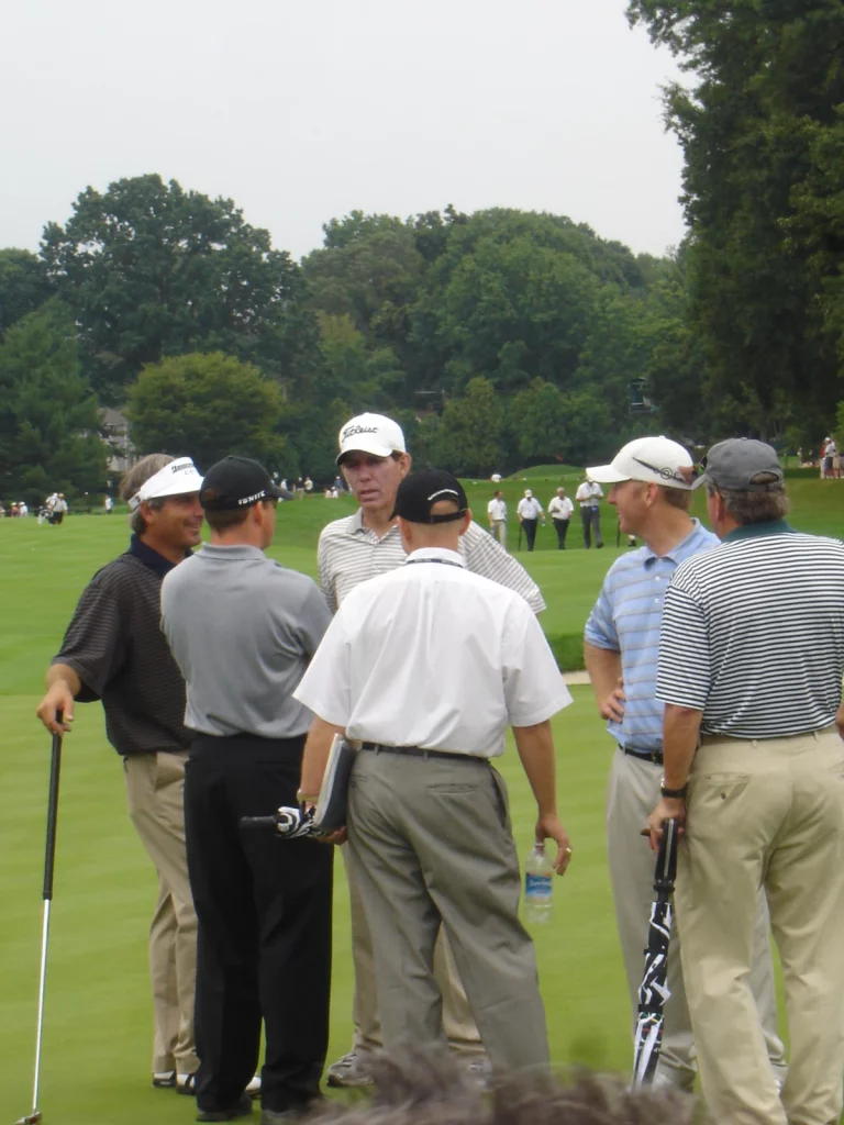 Fred Couples y David Duval caminando juntos en el PGA Championship 2005