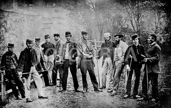 Grabado del torneo de golf en Leith Links en 1867, escena histórica de los inicios del golf competitivo