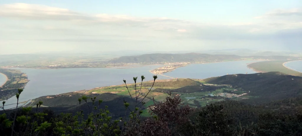 Laguna di Orbetello y Argentario Golf Club al fondo, vista panorámica de la Toscana
