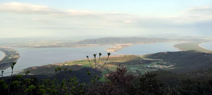 Laguna di Orbetello y Argentario Golf Club al fondo, vista panorámica de la Toscana