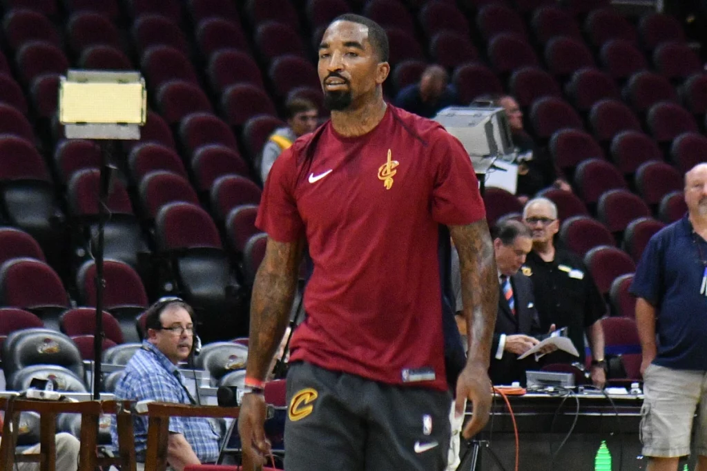J.R. Smith en la previa de un partido, antes de convertirse en golfista amateur
