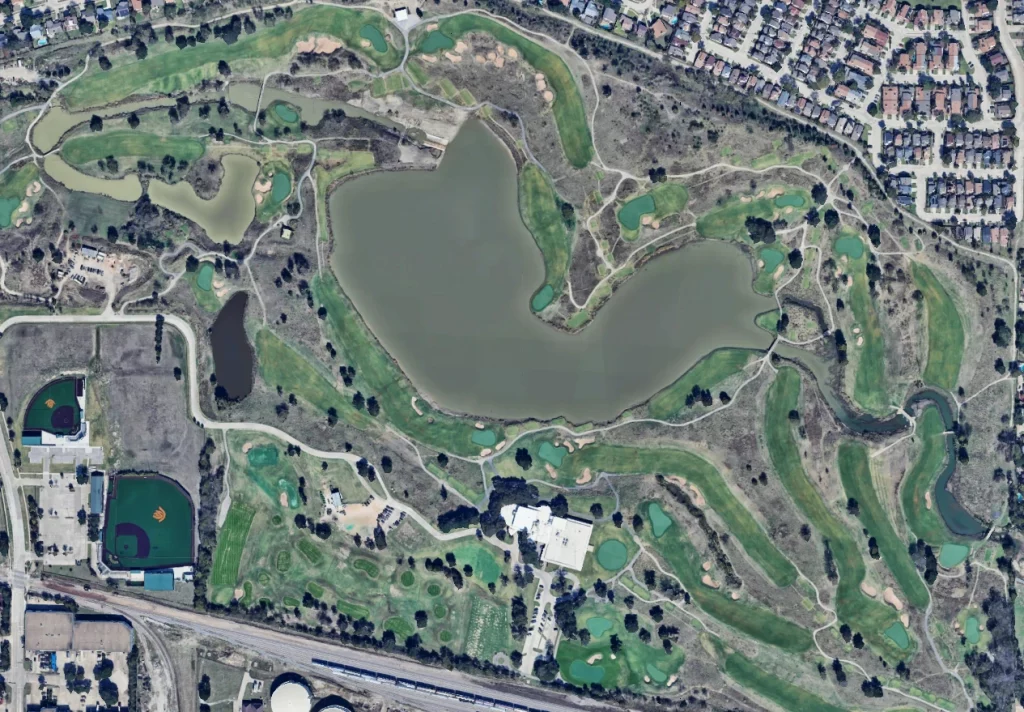 Vista aérea del Maridoe Golf Club en Carrollton, Texas