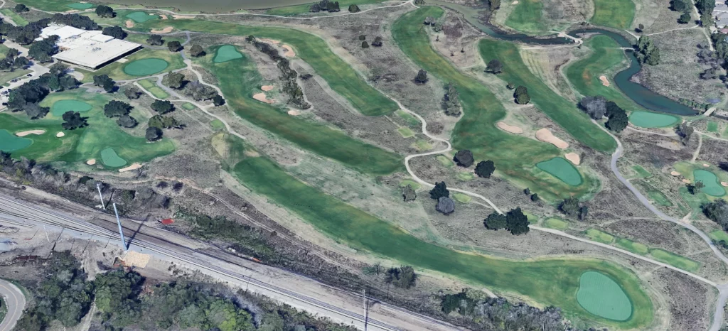 Lagos y hoyos centrales del Maridoe Golf Club vistos desde el aire